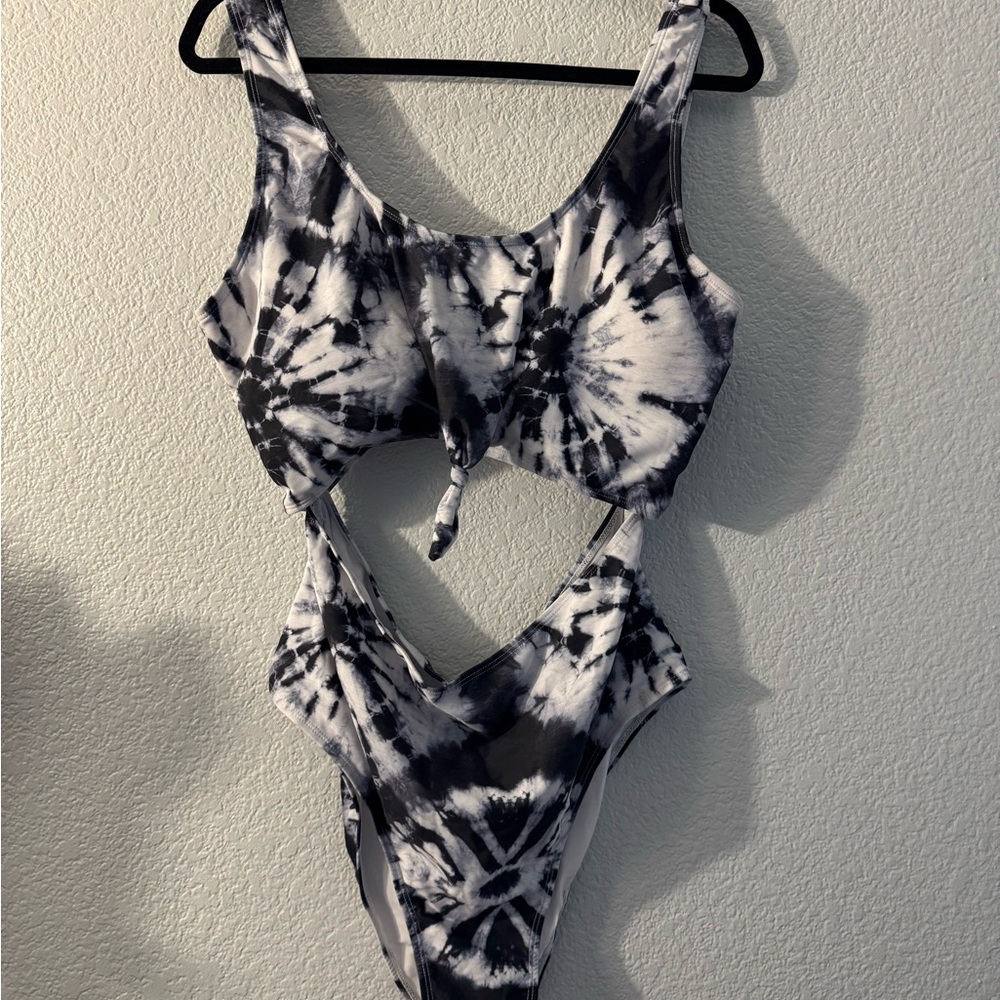Women’s  Tie-Dye One Piece Swimsuit - Black and White